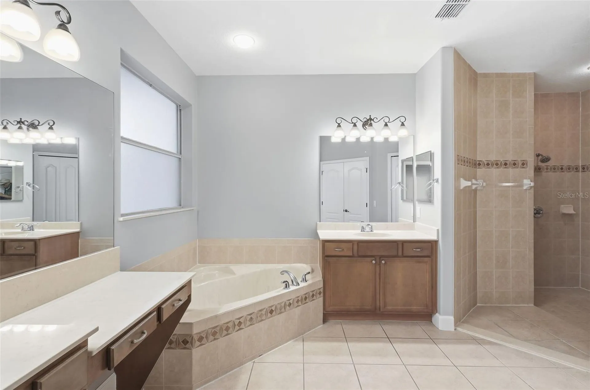 1042 Spinning Wheel Drive Apopka FL 32712
