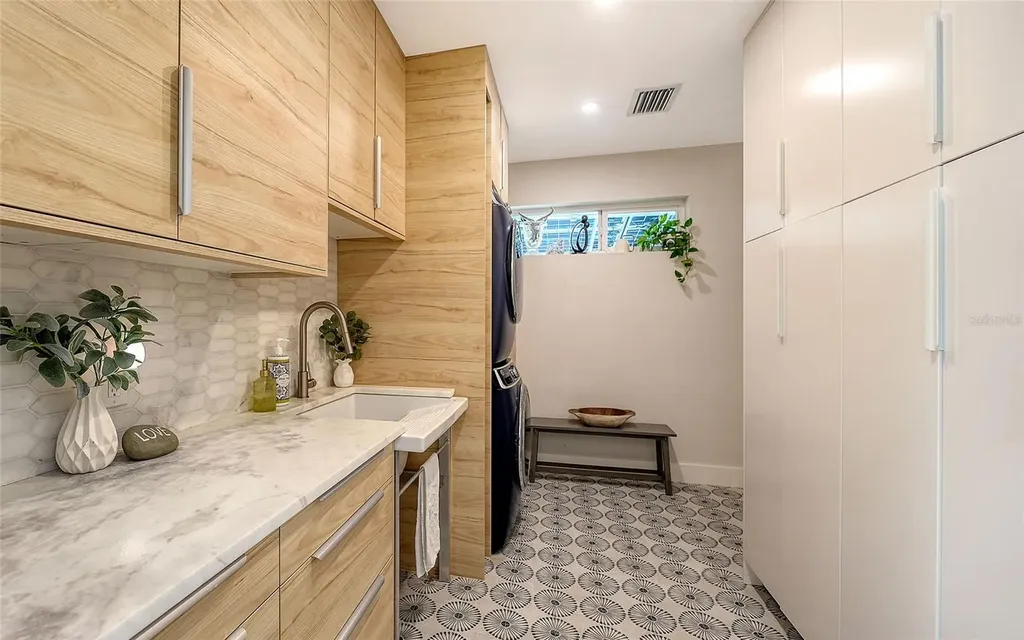 1731 Cunliff Lane Sarasota FL 34239