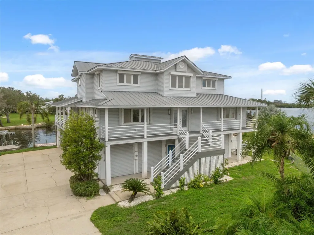 1906 Gulfview Drive Holiday FL 34691