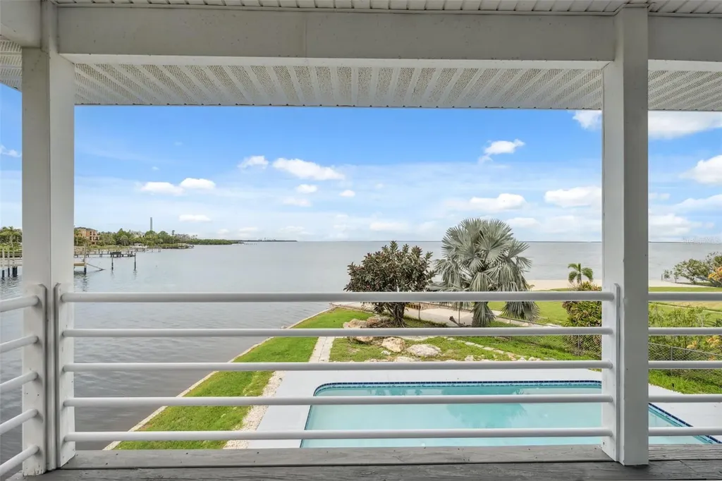 1906 Gulfview Drive Holiday FL 34691