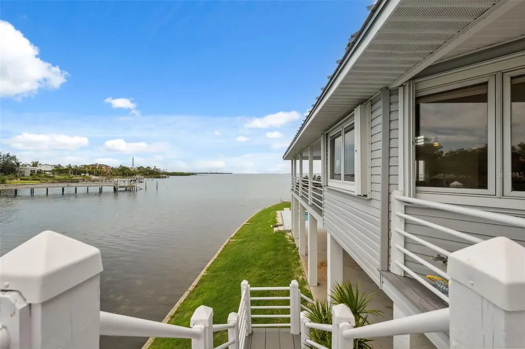 1906 Gulfview Drive Holiday FL 34691