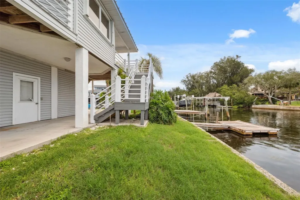 1906 Gulfview Drive Holiday FL 34691