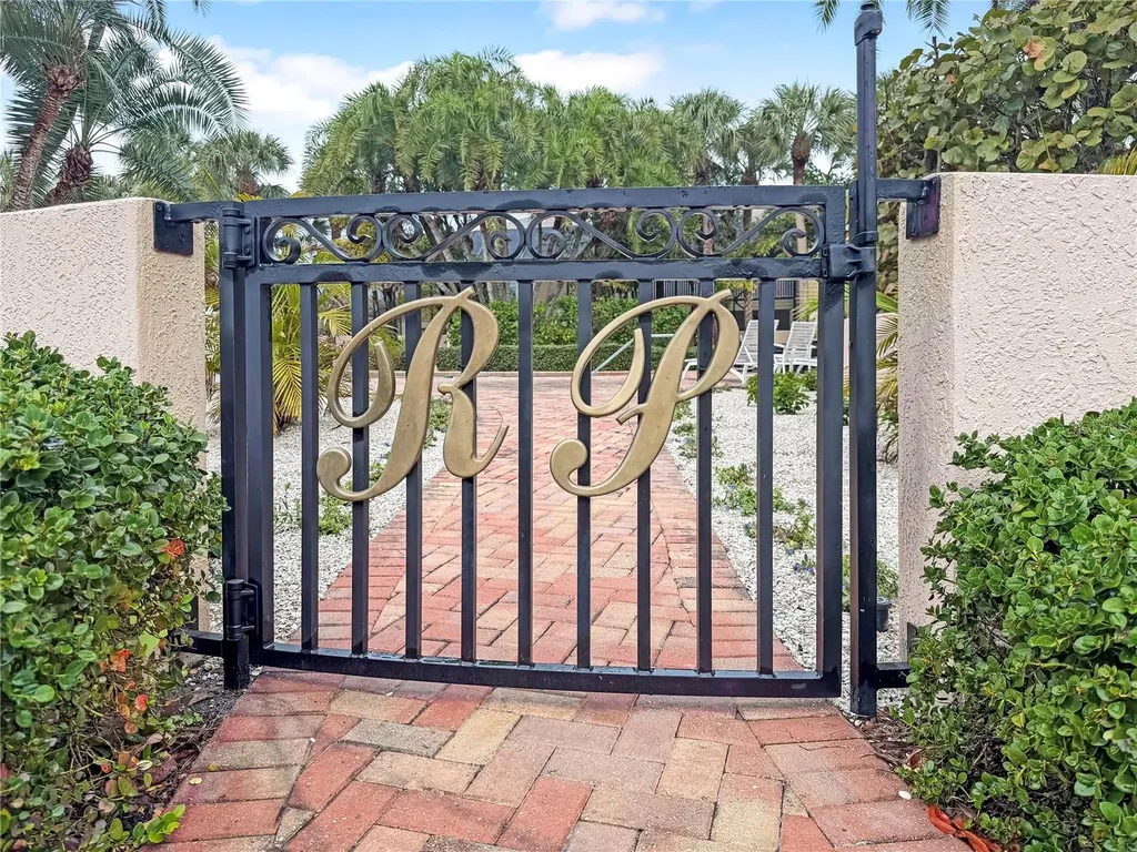 1630 Royal Palm Drive S St Petersburg FL 33707