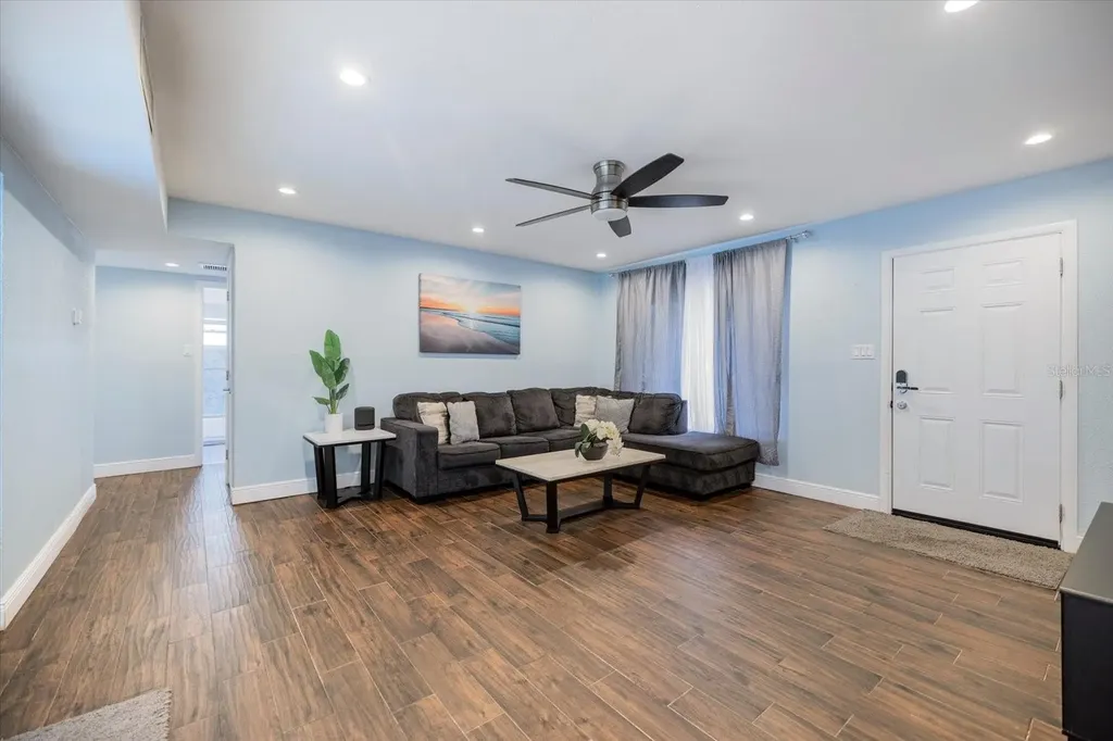 432 Country Club Drive Oldsmar FL 34677