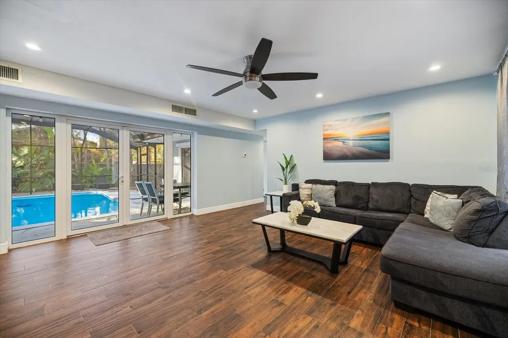 432 Country Club Drive Oldsmar FL 34677