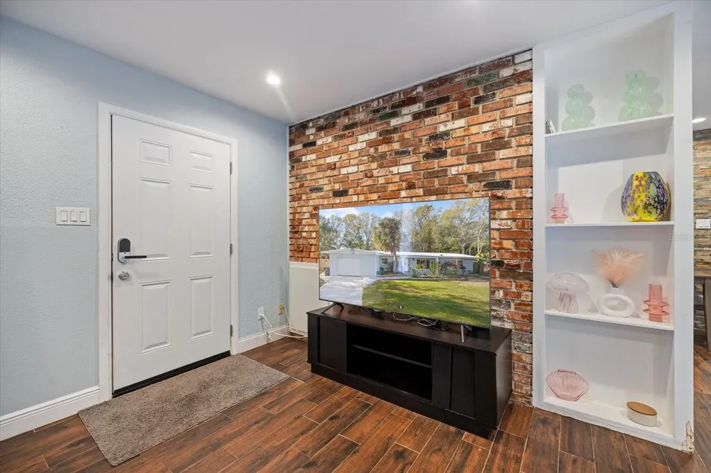 432 Country Club Drive Oldsmar FL 34677