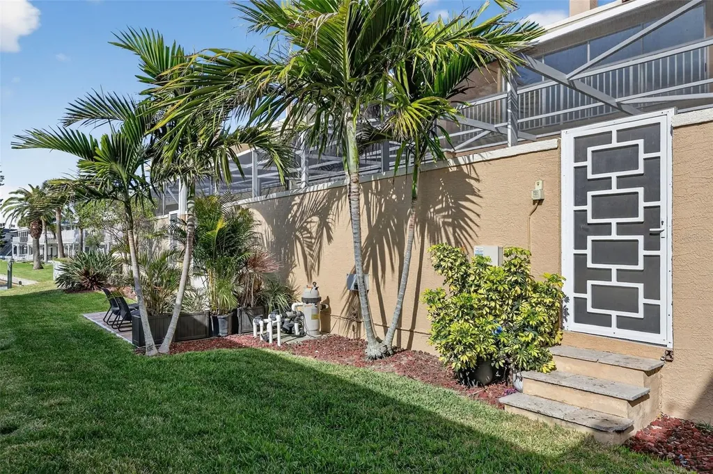 348 Larboard Way Clearwater Beach FL 33767
