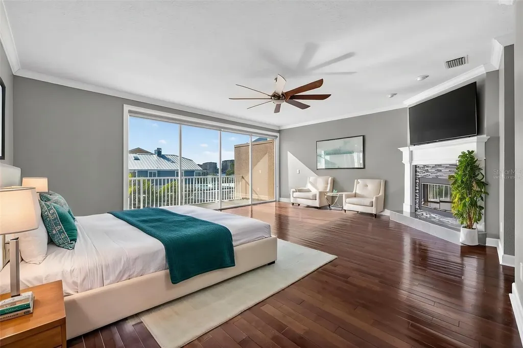 348 Larboard Way Clearwater Beach FL 33767