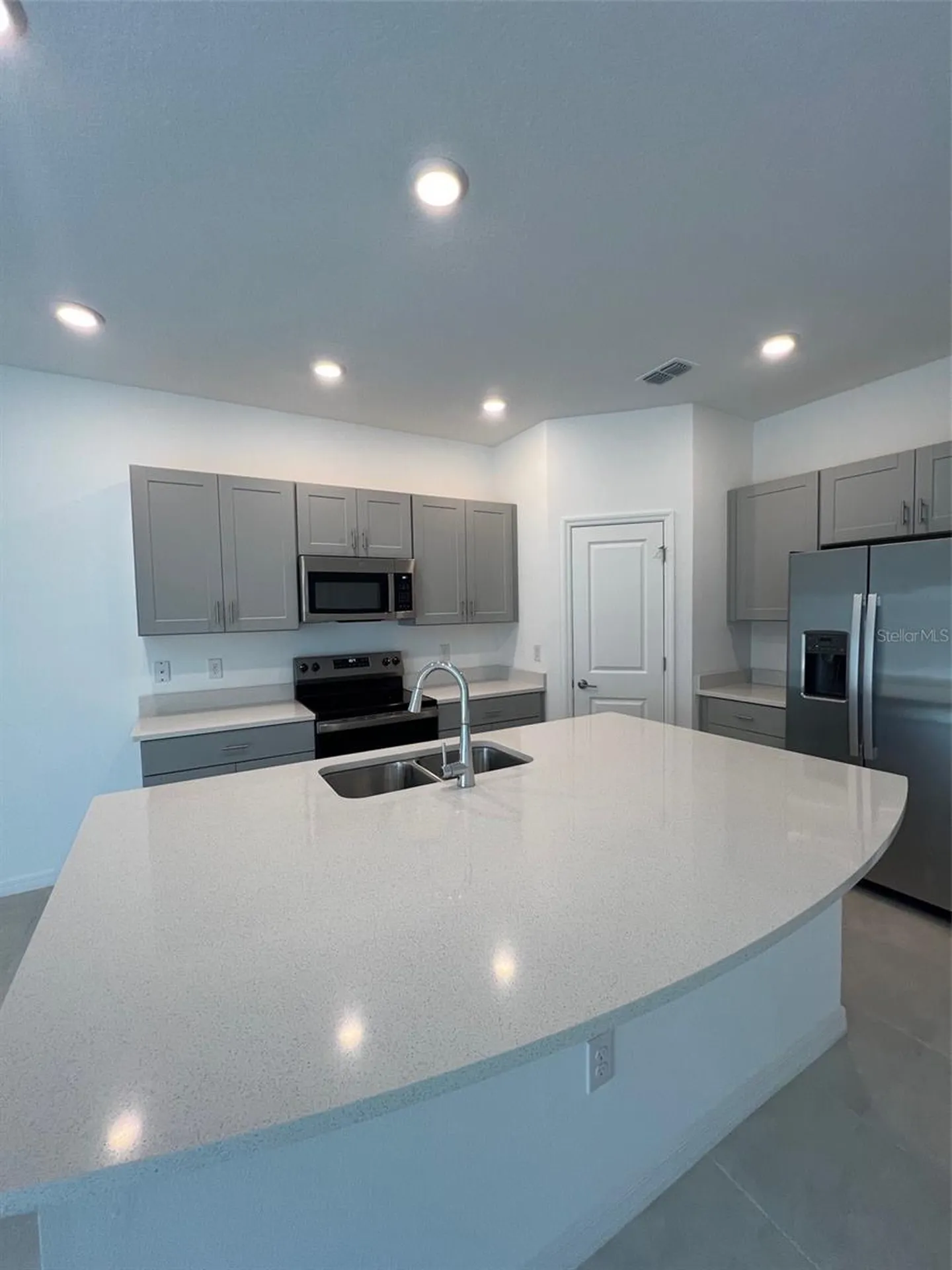 2958 Canary Avenue Davenport FL 33837