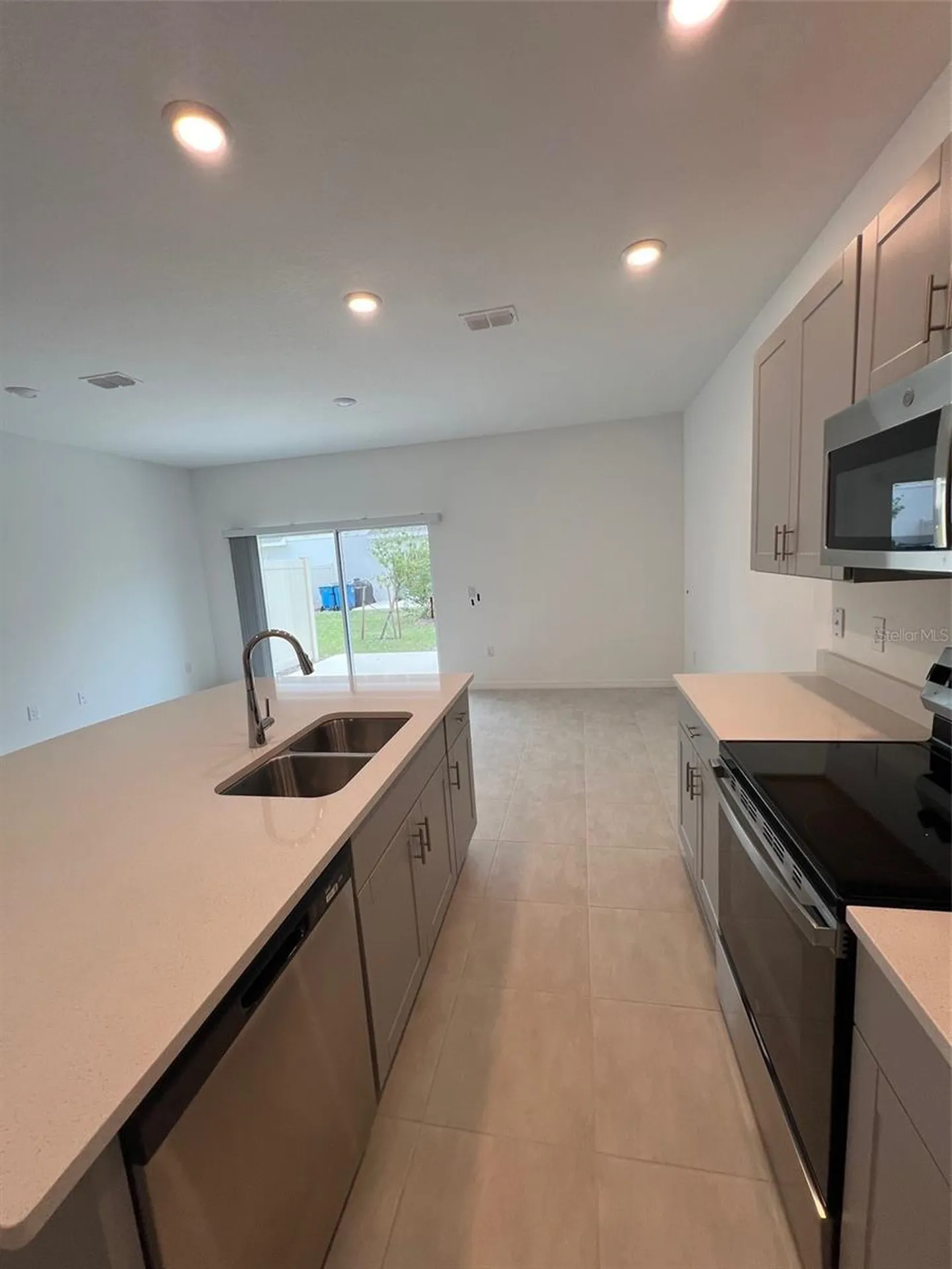2958 Canary Avenue Davenport FL 33837