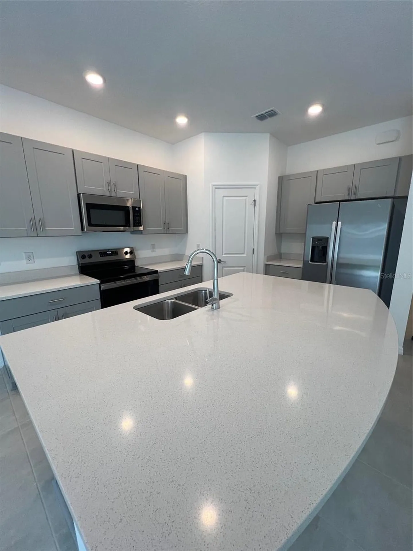 2958 Canary Avenue Davenport FL 33837