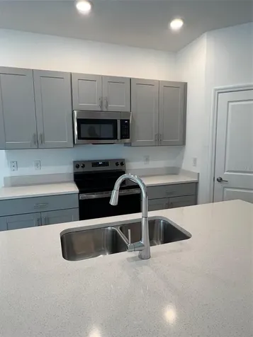 2958 Canary Avenue Davenport FL 33837