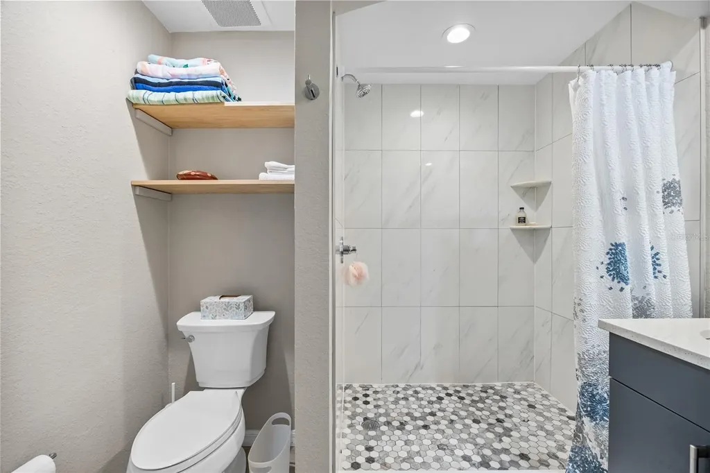 200 4th Avenue S St Petersburg FL 33701