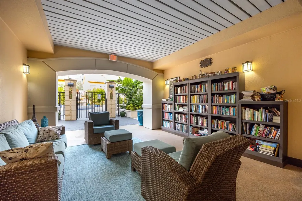 200 4th Avenue S St Petersburg FL 33701