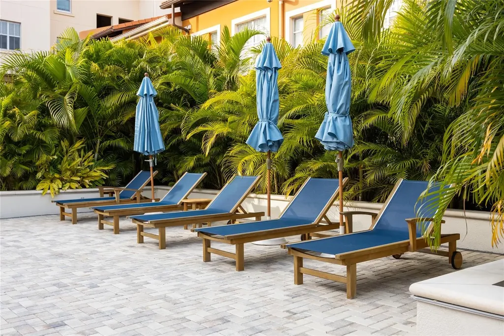 200 4th Avenue S St Petersburg FL 33701