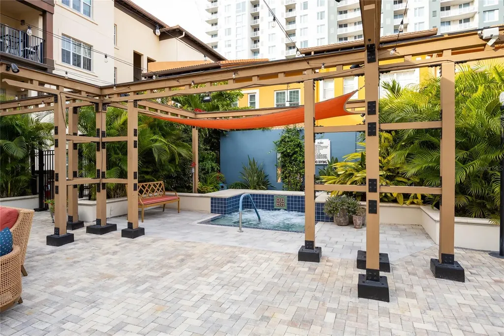 200 4th Avenue S St Petersburg FL 33701