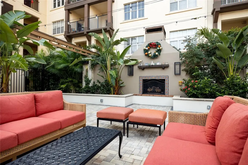 200 4th Avenue S St Petersburg FL 33701