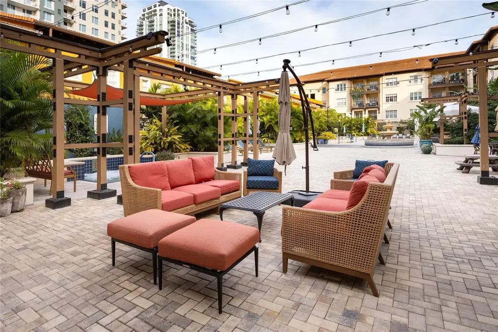 200 4th Avenue S St Petersburg FL 33701