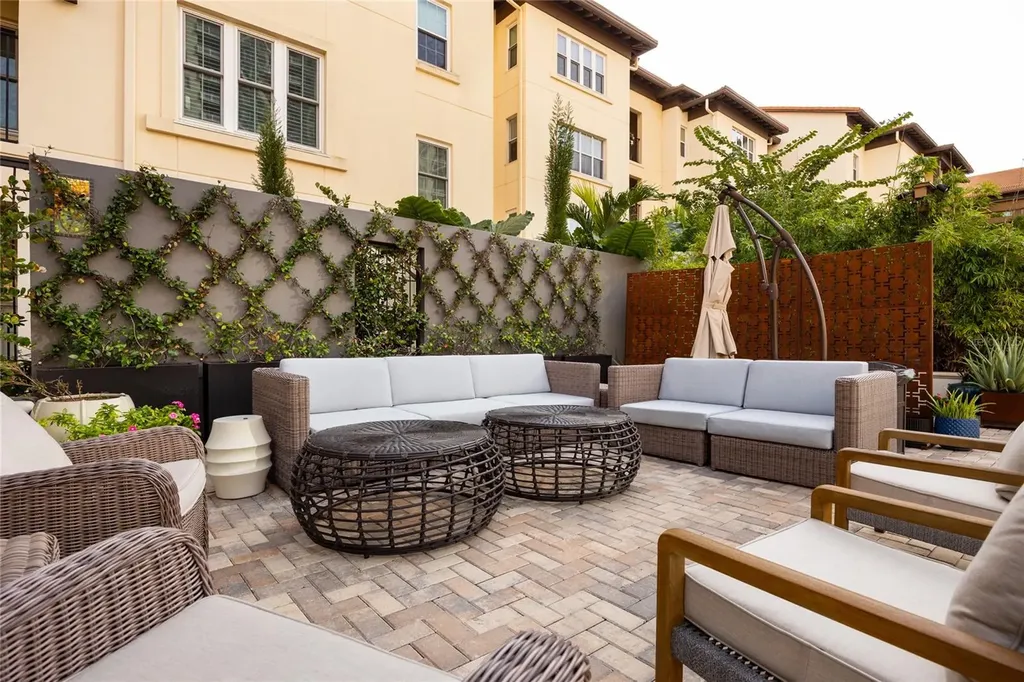 200 4th Avenue S St Petersburg FL 33701