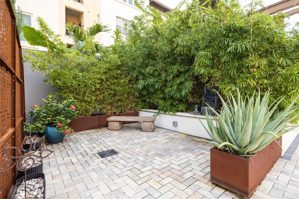 200 4th Avenue S St Petersburg FL 33701