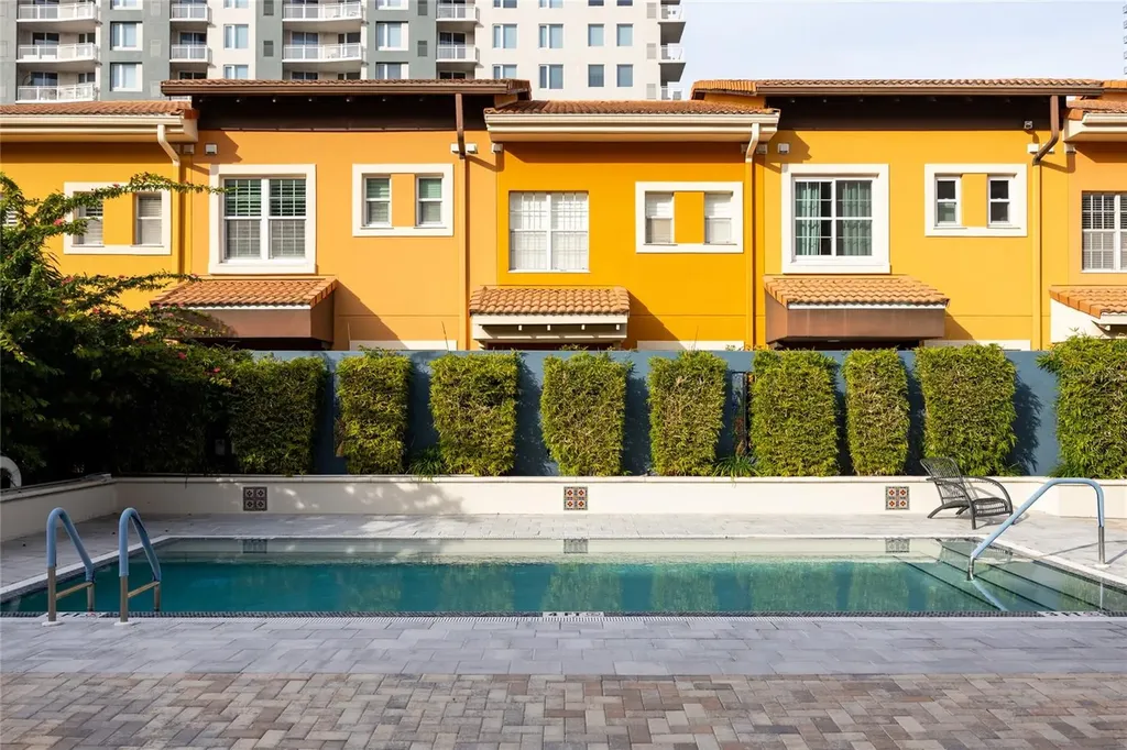 200 4th Avenue S St Petersburg FL 33701