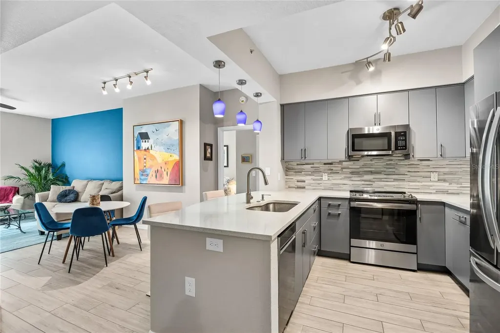 200 4th Avenue S St Petersburg FL 33701