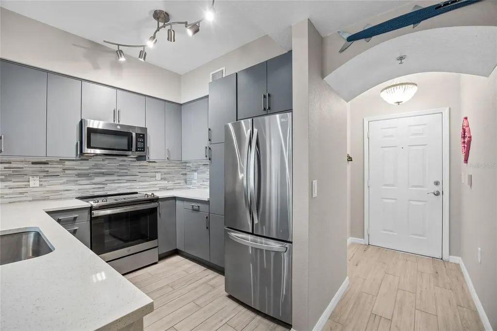 200 4th Avenue S St Petersburg FL 33701