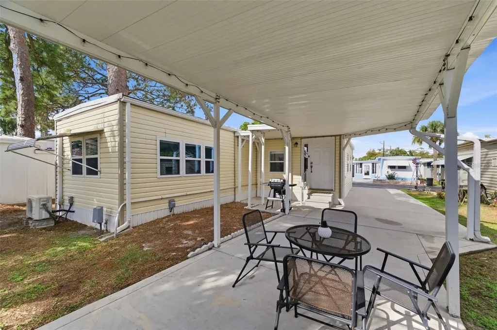 7803 46th Avenue N St Petersburg FL 33709