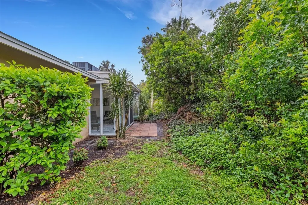 5019 Village Gardens Drive Sarasota FL 34234