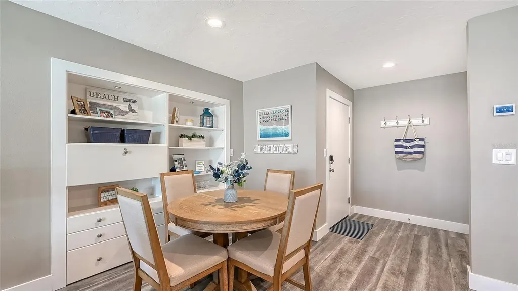1050 W Peppertree Lane Sarasota FL 34242