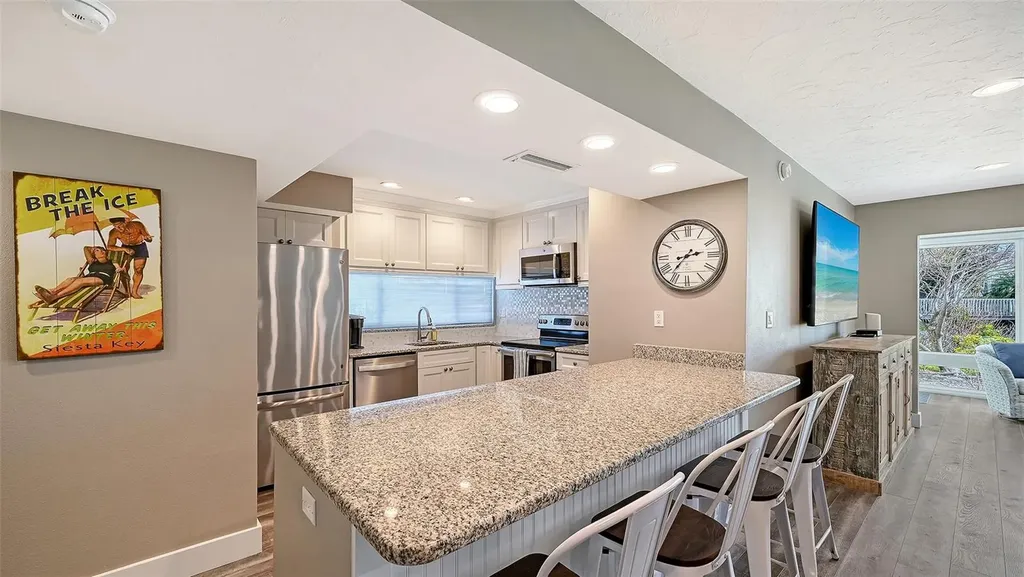 1050 W Peppertree Lane Sarasota FL 34242