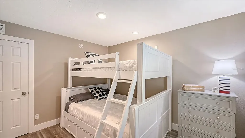 1050 W Peppertree Lane Sarasota FL 34242