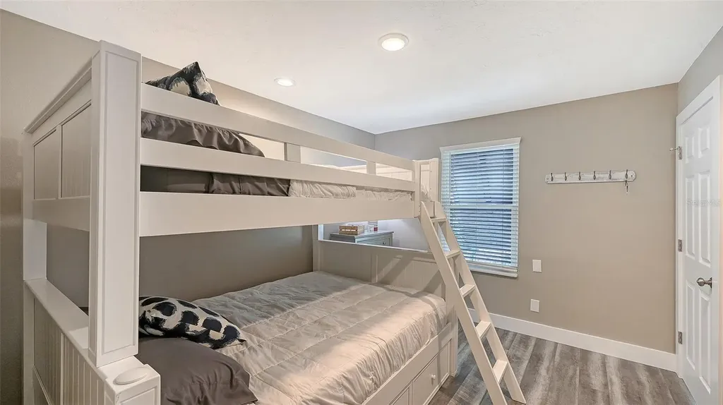 1050 W Peppertree Lane Sarasota FL 34242