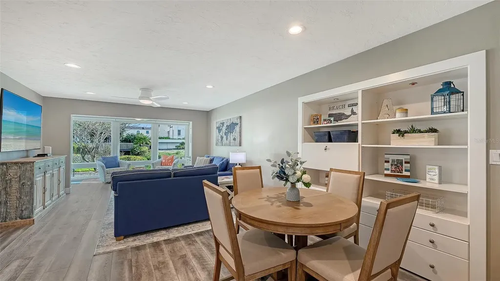 1050 W Peppertree Lane Sarasota FL 34242