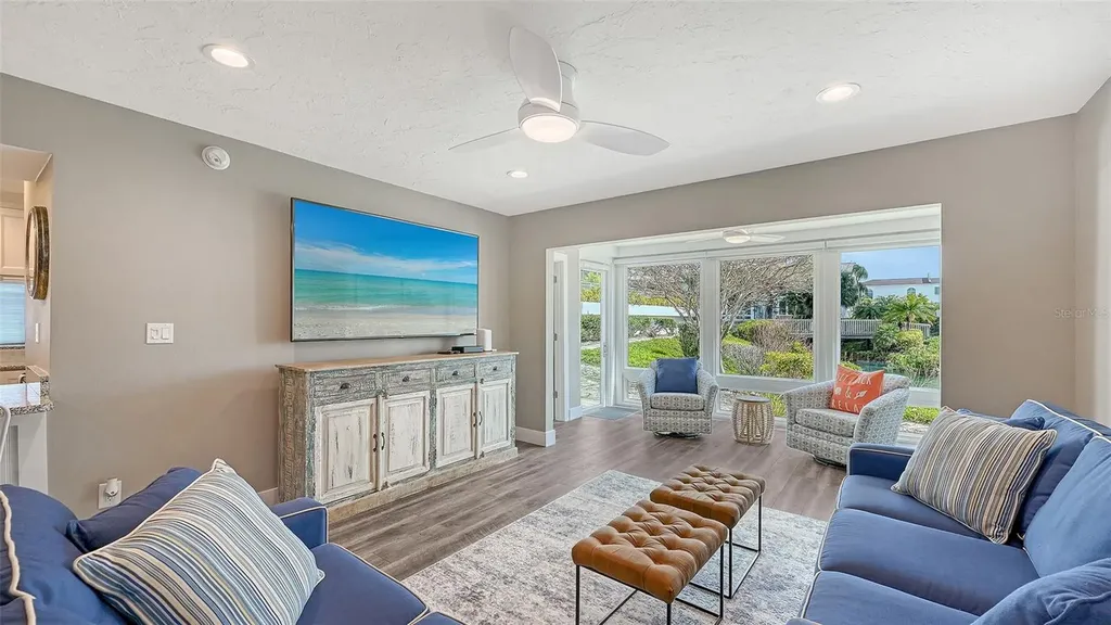 1050 W Peppertree Lane Sarasota FL 34242