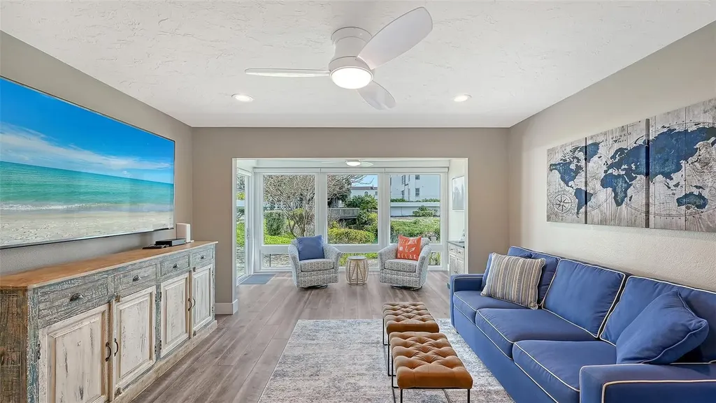 1050 W Peppertree Lane Sarasota FL 34242