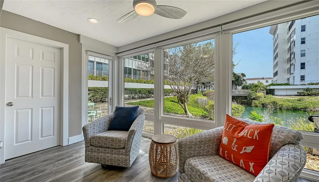 1050 W Peppertree Lane Sarasota FL 34242