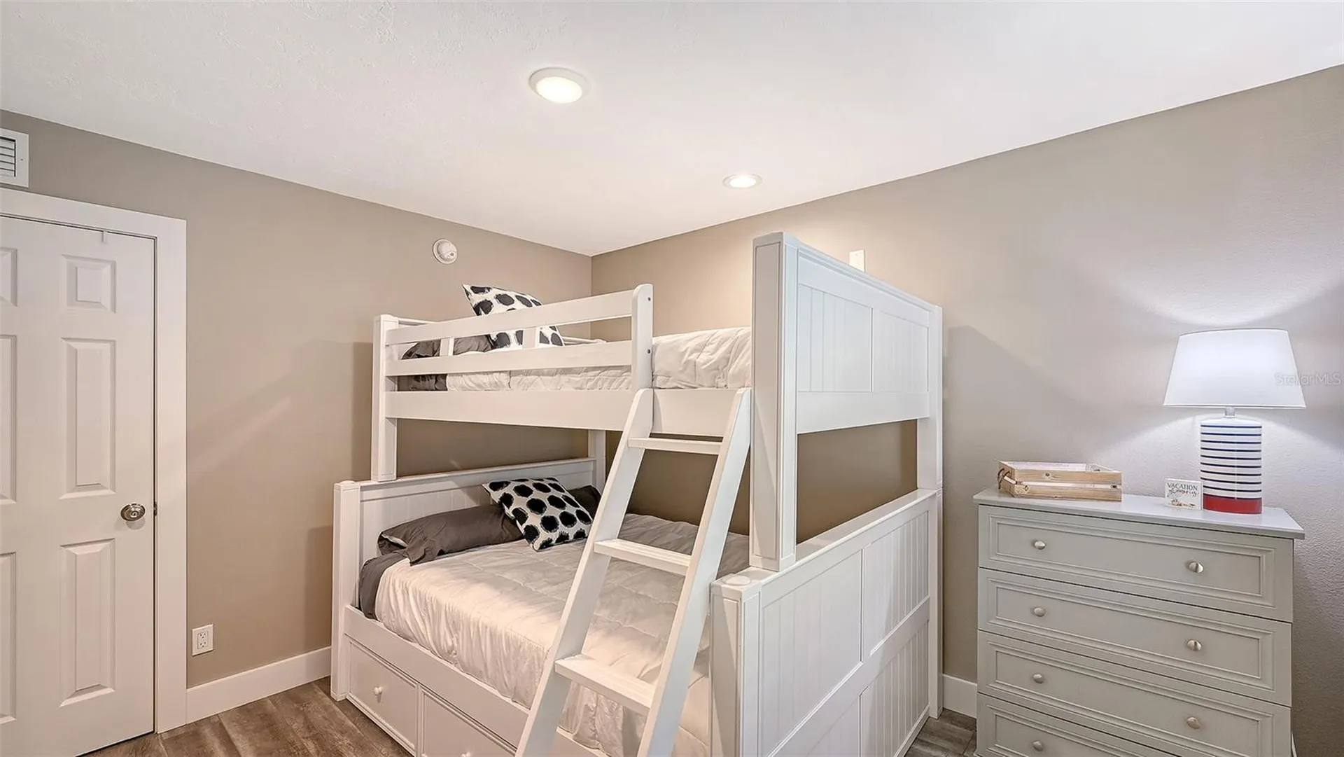 1050 W Peppertree Lane Sarasota FL 34242