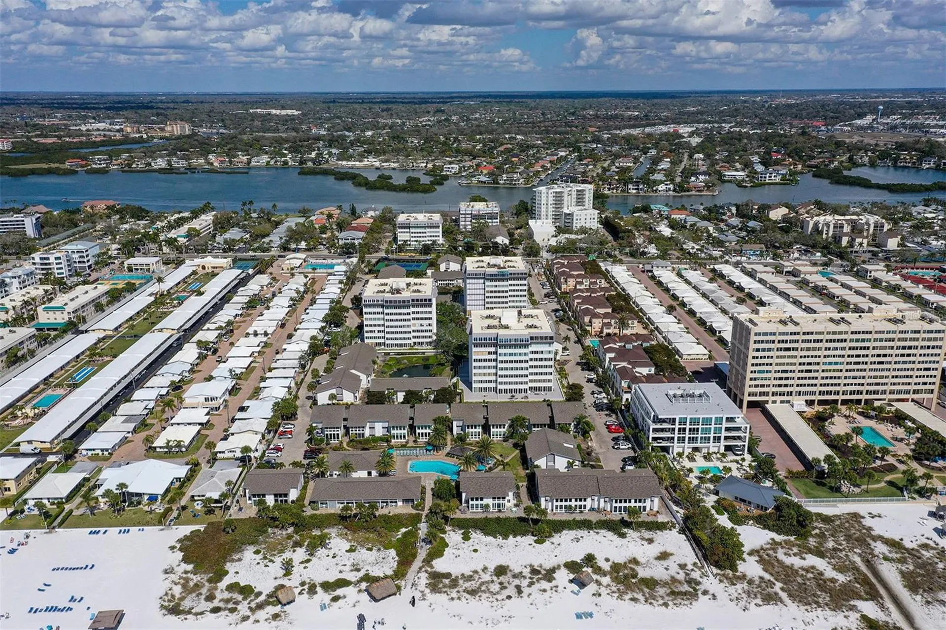 1050 W Peppertree Lane Sarasota FL 34242
