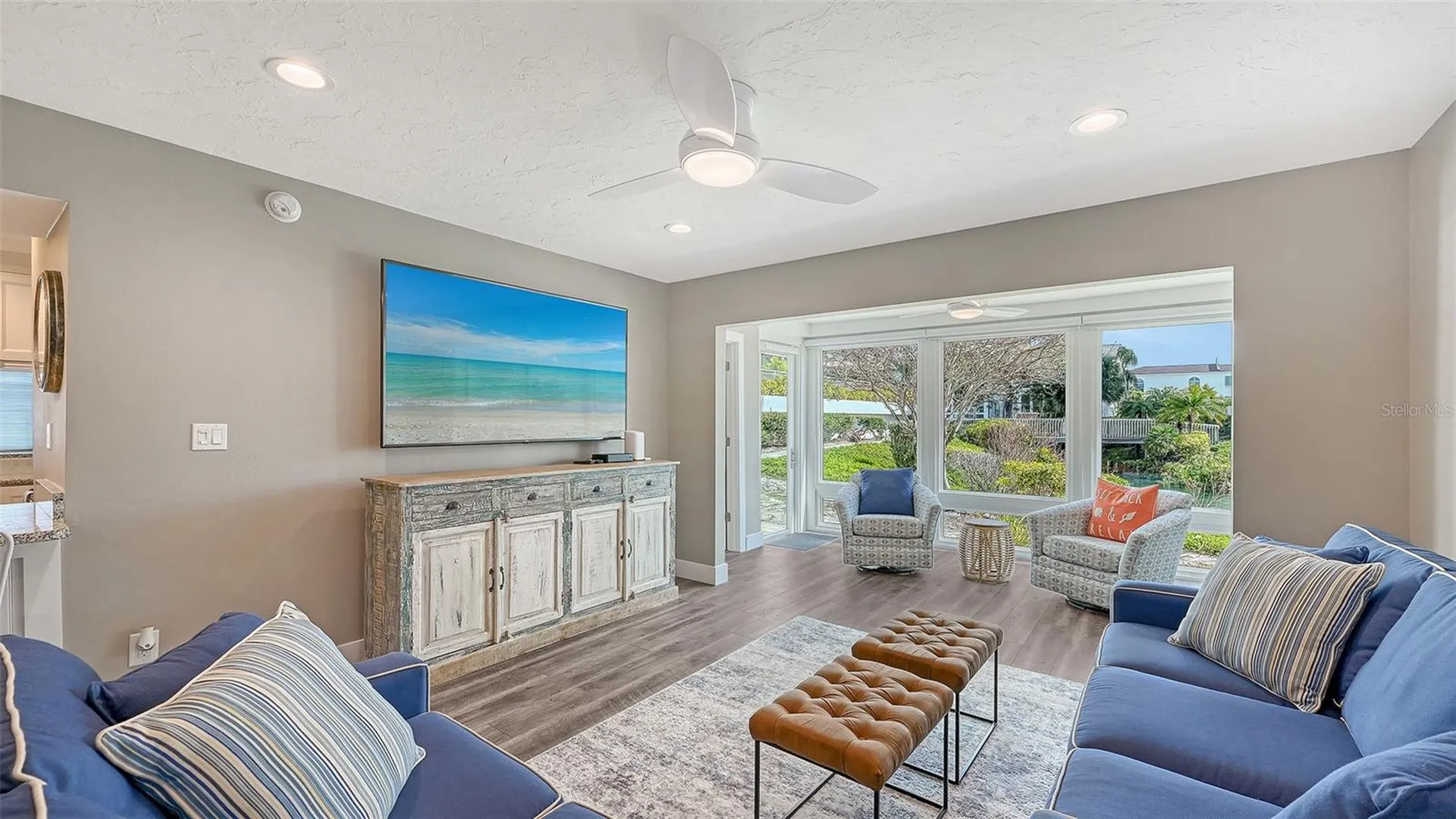 1050 W Peppertree Lane Sarasota FL 34242