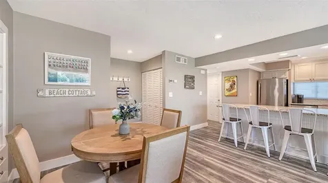 1050 W Peppertree Lane Sarasota FL 34242