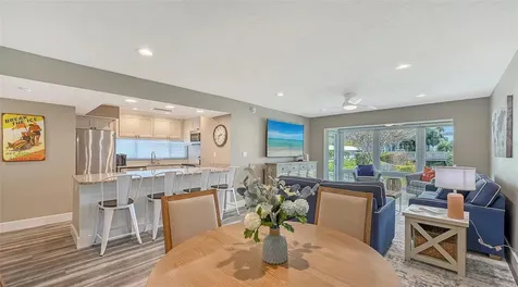 1050 W Peppertree Lane Sarasota FL 34242