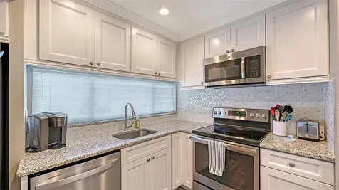 1050 W Peppertree Lane Sarasota FL 34242