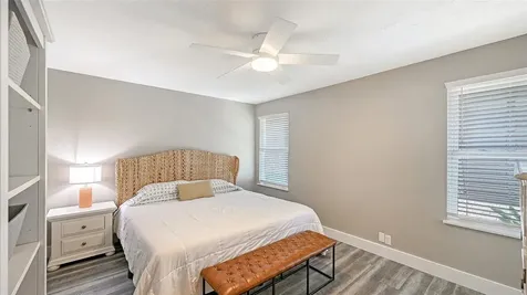1050 W Peppertree Lane Sarasota FL 34242