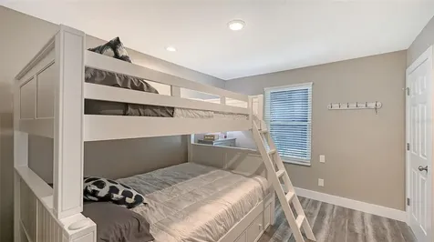 1050 W Peppertree Lane Sarasota FL 34242