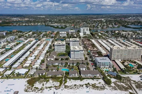 1050 W Peppertree Lane Sarasota FL 34242