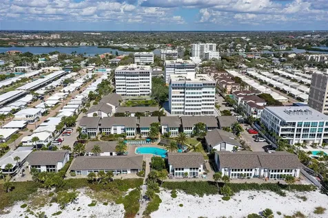 1050 W Peppertree Lane Sarasota FL 34242