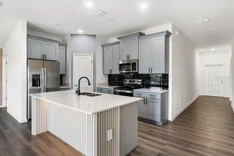 946 Laurel View Way Groveland FL 34736