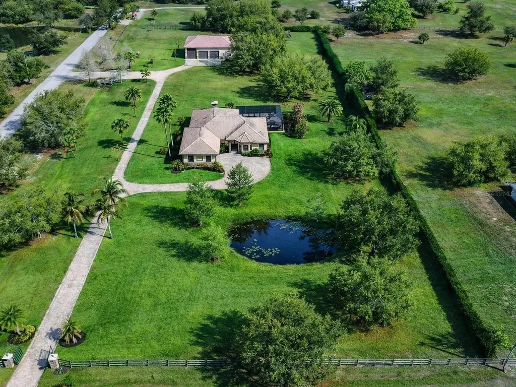17001 Deer Prairie Drive Sarasota FL 34240