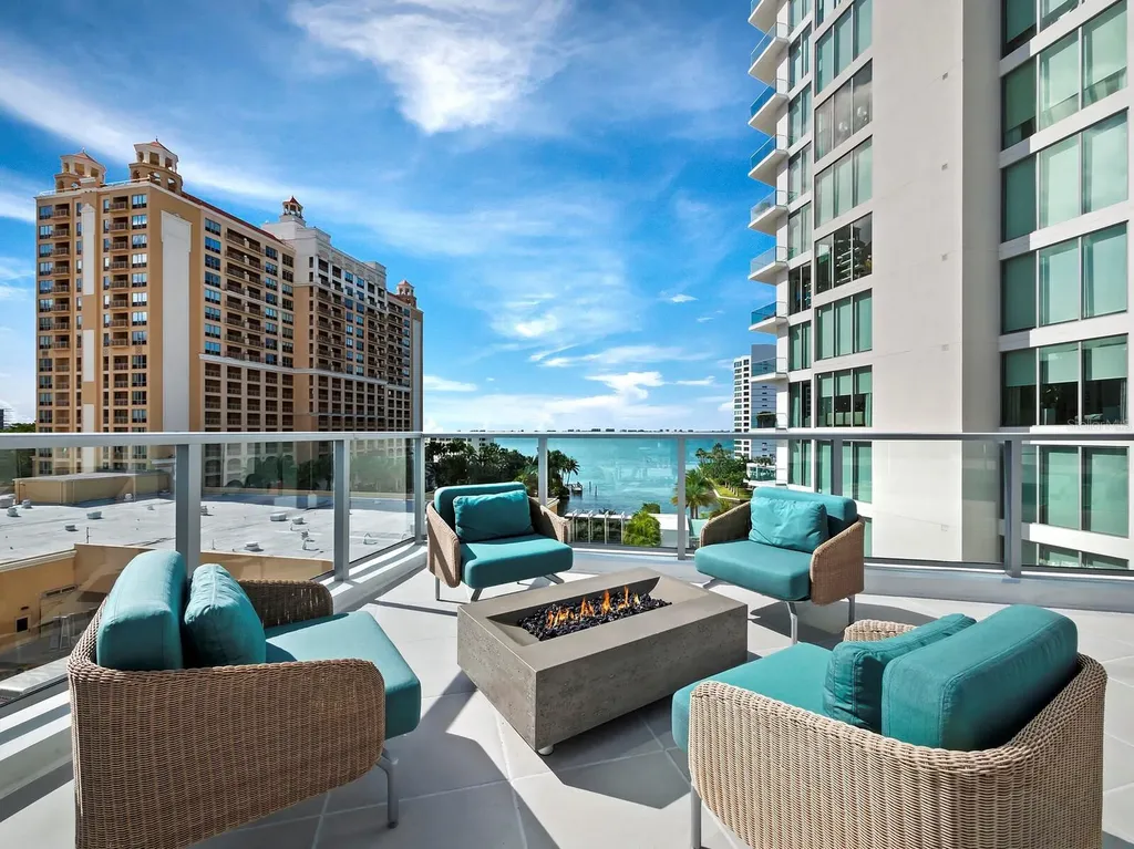301 Quay Commons Sarasota FL 34236